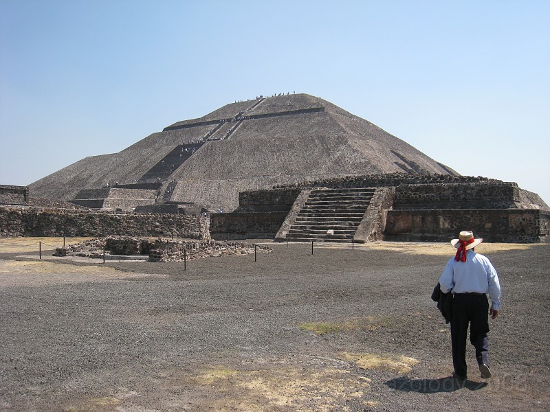 Mexico Pyramids - Mexico City 2009 0320.jpg - A trip to the Teotihuacan area of Mexico to visit the pyramids. A vast complex and a great climb to the top. This was followed by lunch in a cave, then a visit to the historical center of Mexico City. March 2009.